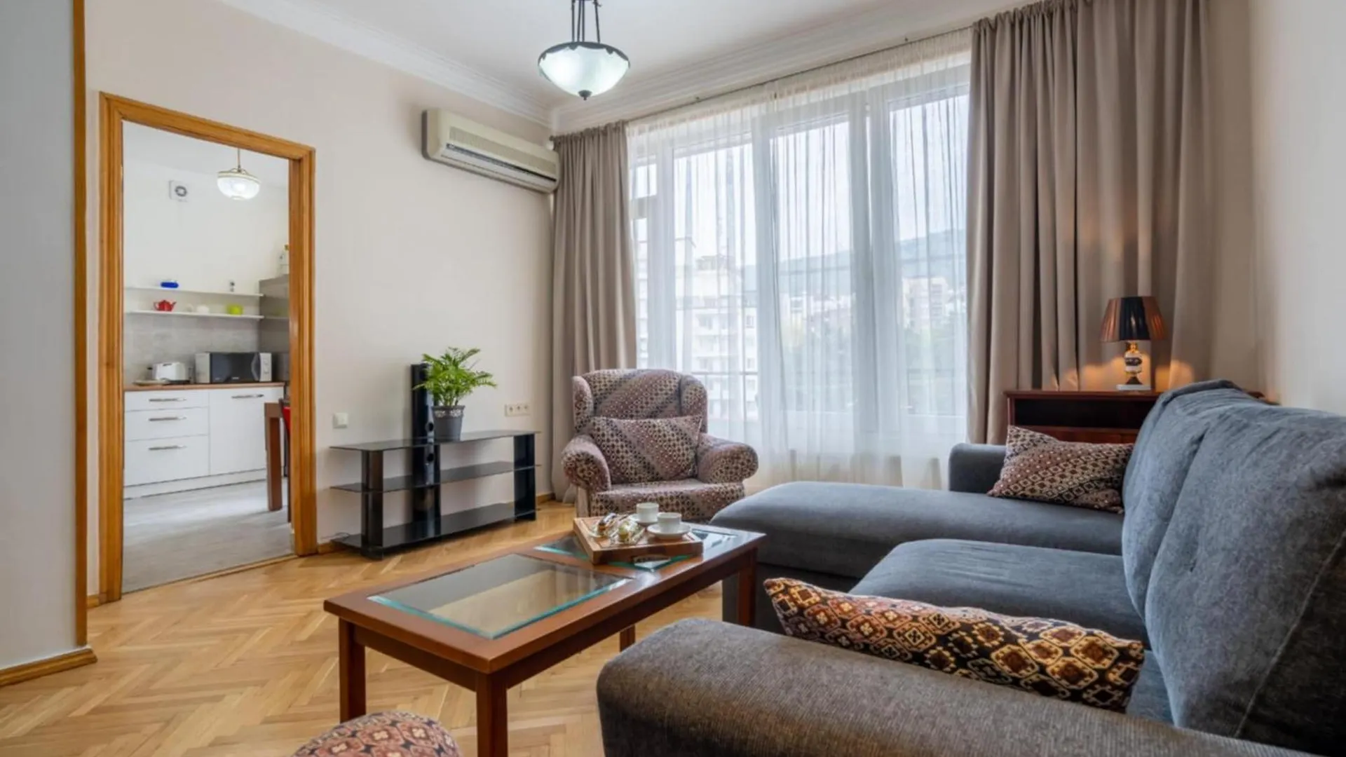 הקונטקטים של Kiwi Apartment